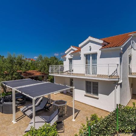 Holiday Home Olive Garden Brzac Exterior foto