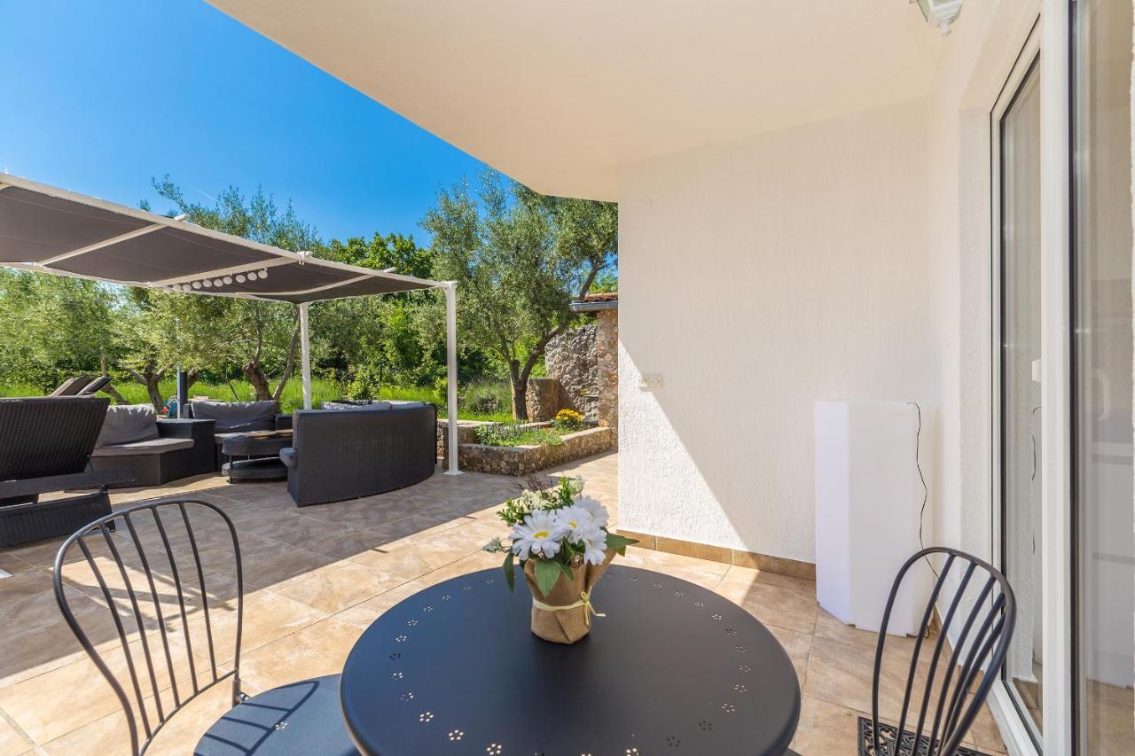 Holiday Home Olive Garden Brzac Exterior foto